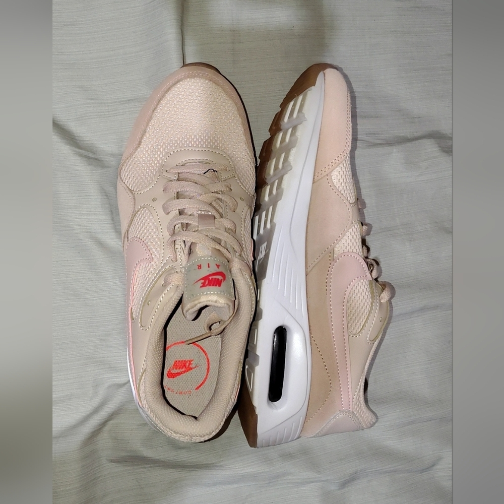 Nike Women's Beige Sneakers - Picture 6 of 8